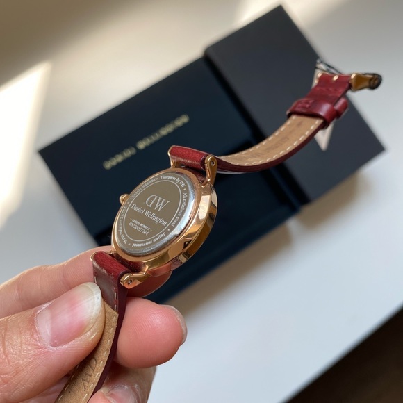 Daniel Wellington Watch - Picture 2 of 3